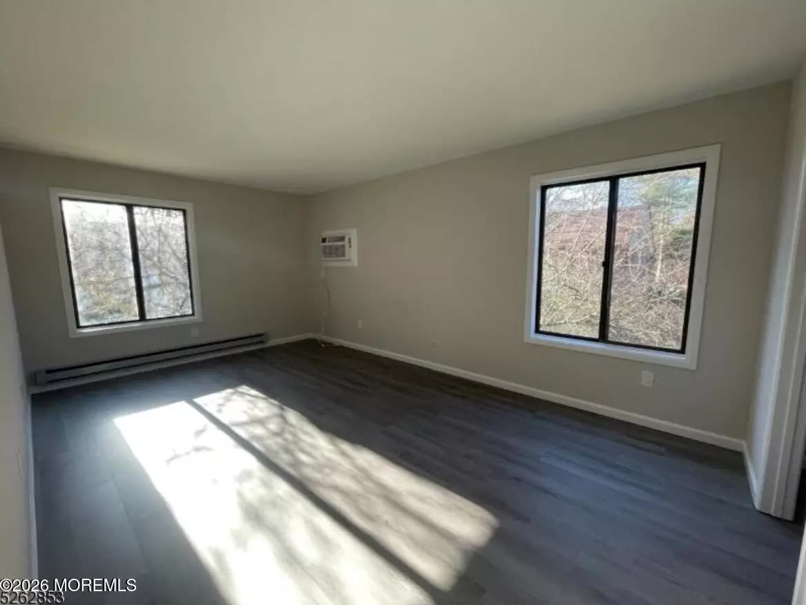 Photo 4 of 105 W Amberly Dr #G