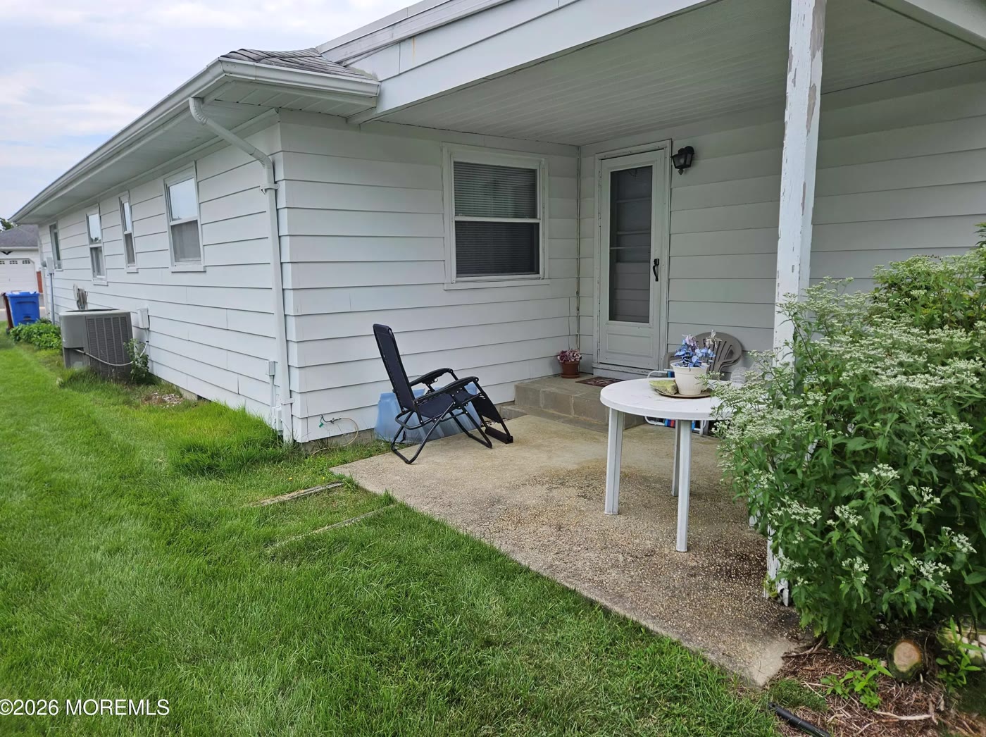 Photo 4 of 506 St Thomas Dr
