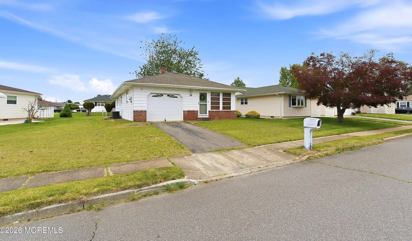 Photo 3 of 39 Corinth Pl