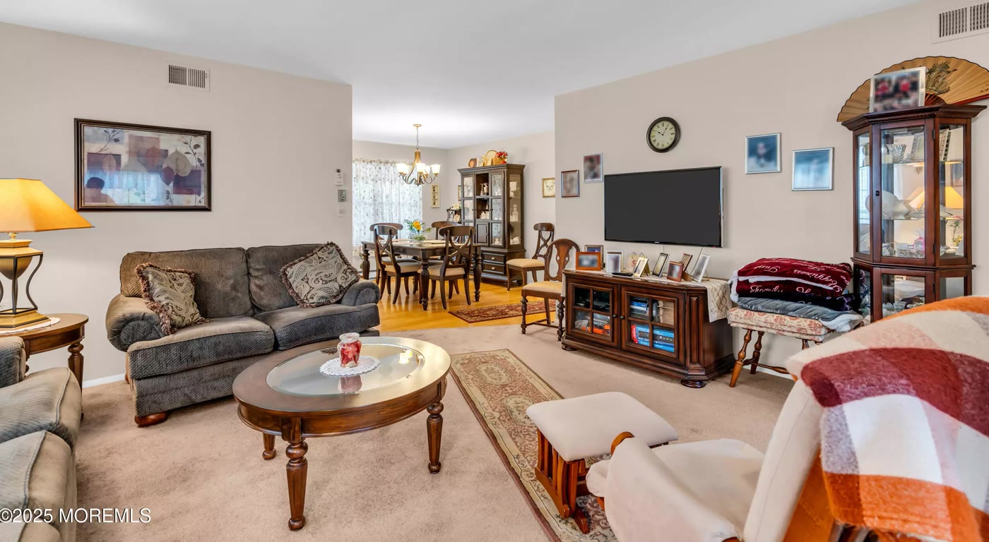 Photo 6 of 533B Warwick Ct