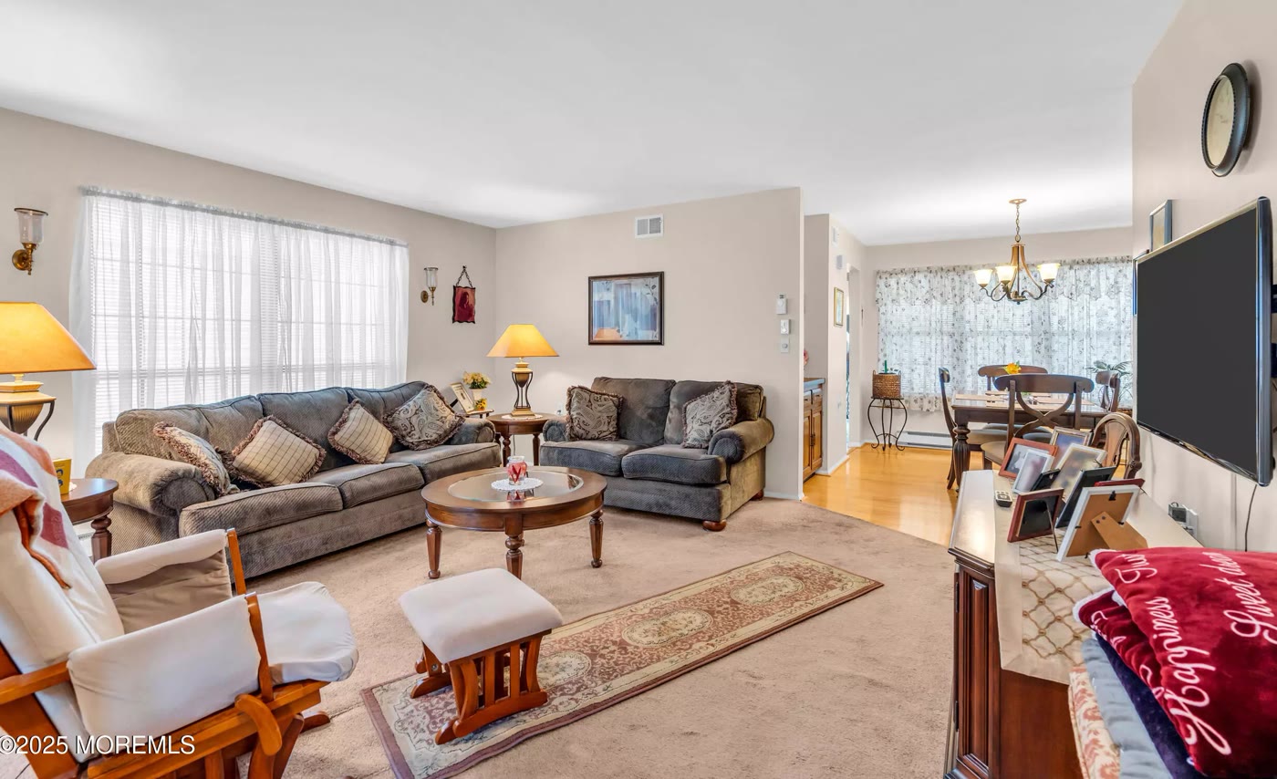 Photo 8 of 533B Warwick Ct