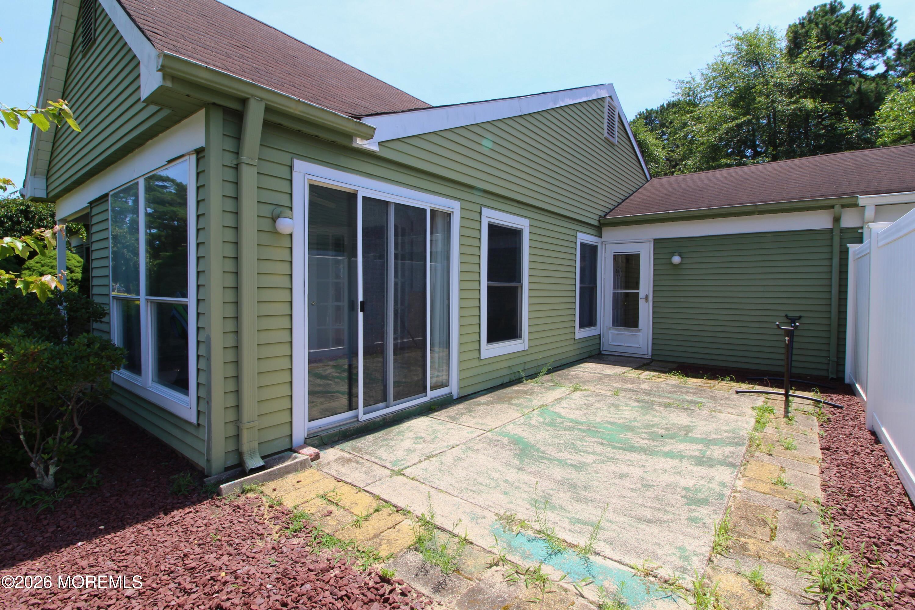 Photo 5 of 680B Huntington Dr