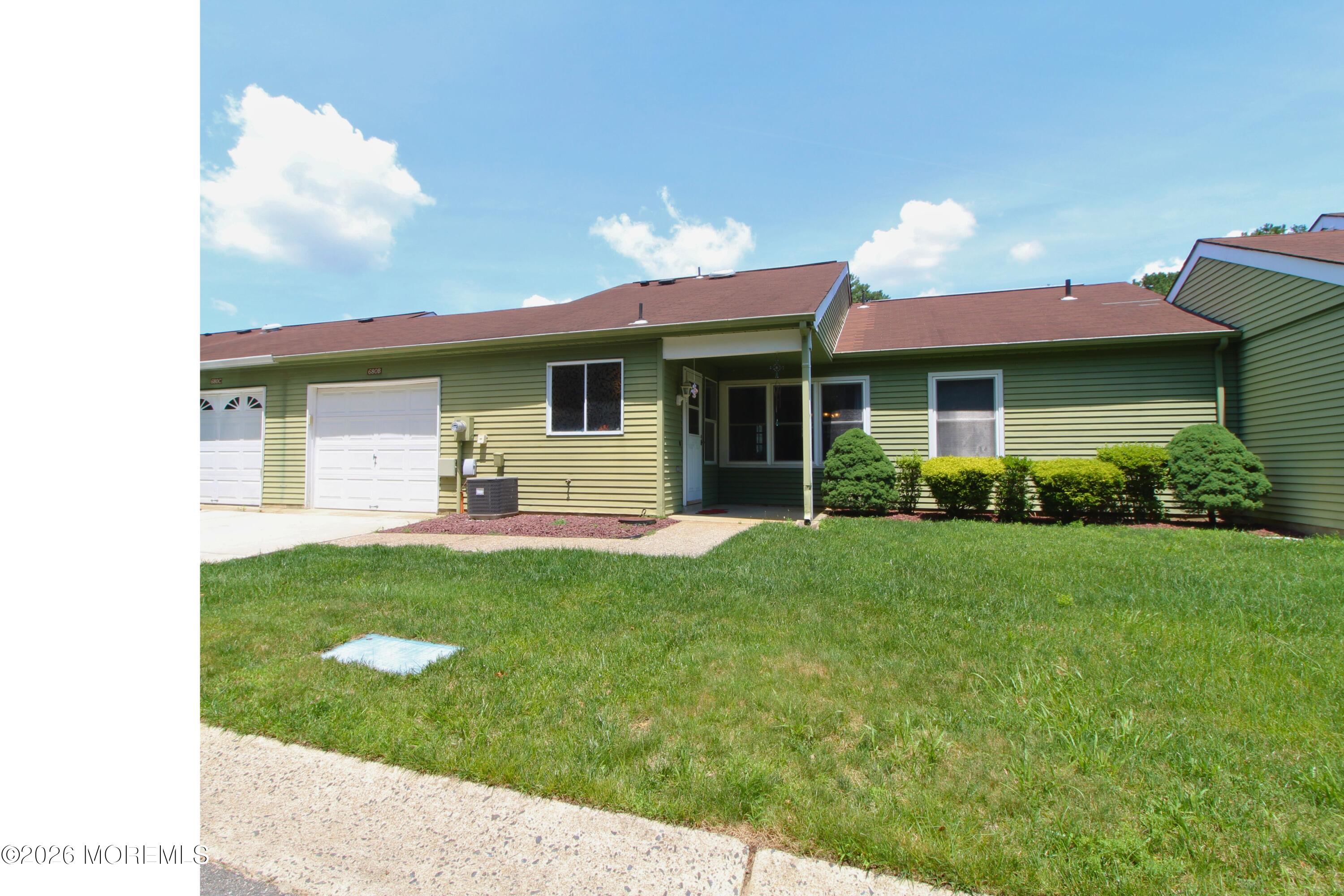 Photo 10 of 680B Huntington Dr