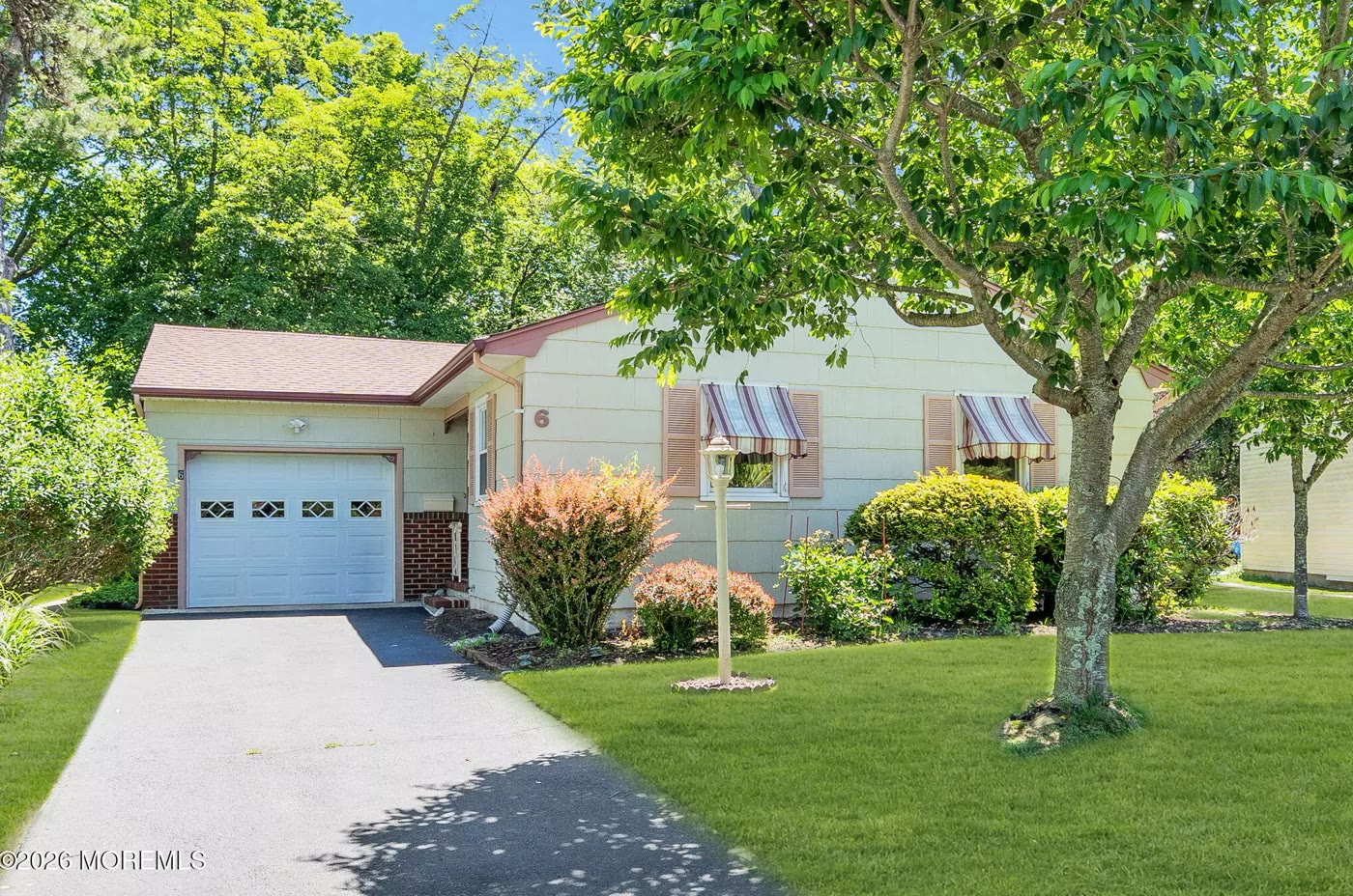 Photo 3 of 6 Woodbury Ct