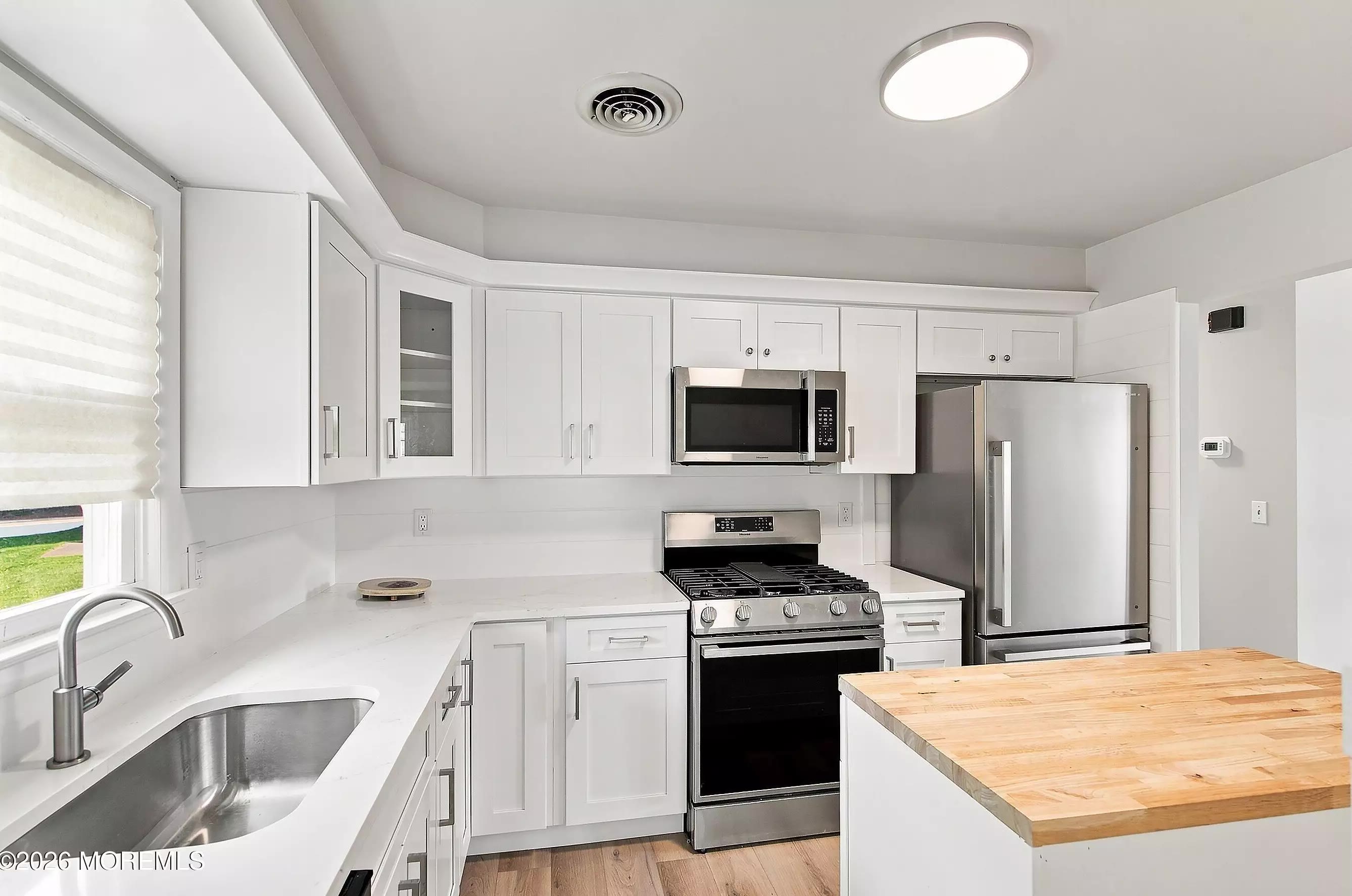 Photo 5 of 162 Castleton Dr